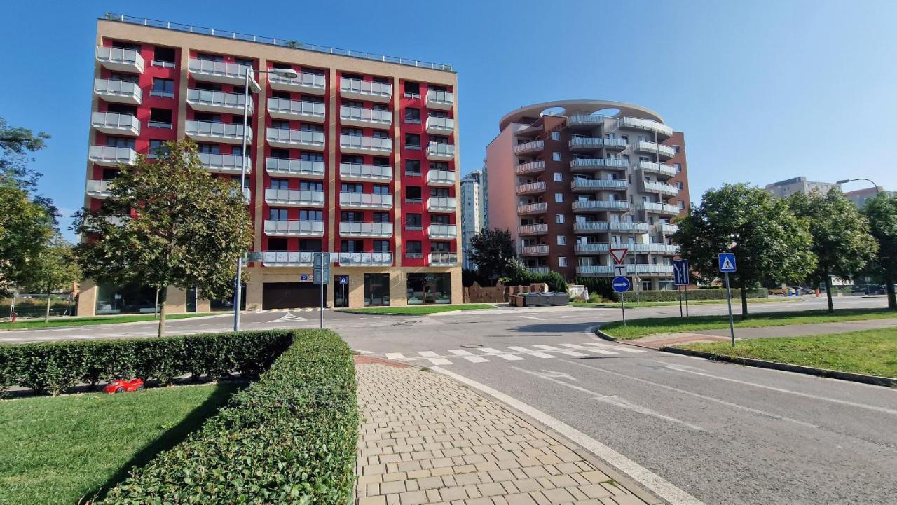 Luxo 2 Room Apartments By Bratislavatrip Экстерьер фото