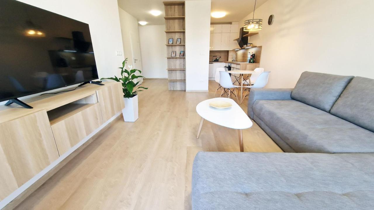 Luxo 2 Room Apartments By Bratislavatrip Экстерьер фото
