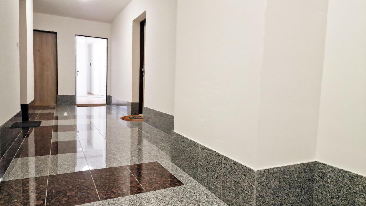 Luxo 2 Room Apartments By Bratislavatrip Экстерьер фото